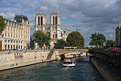 《严阵以待》主机版销量超100万套 仅用了4天时间